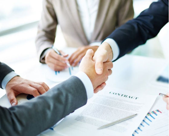 在多工位冷鐓機的設計和制造中，如何考慮生產效率和加工精度的平衡？有哪些優化措施和技術？